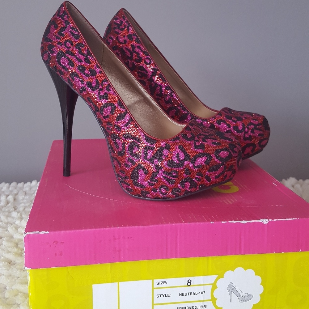 fuchsia/ black leopard print glittery heels!